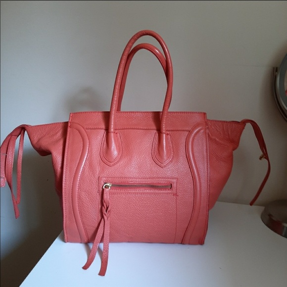 unbranded Handbags - 🚨SALE🚨Phantom luggage style tote genuine leather